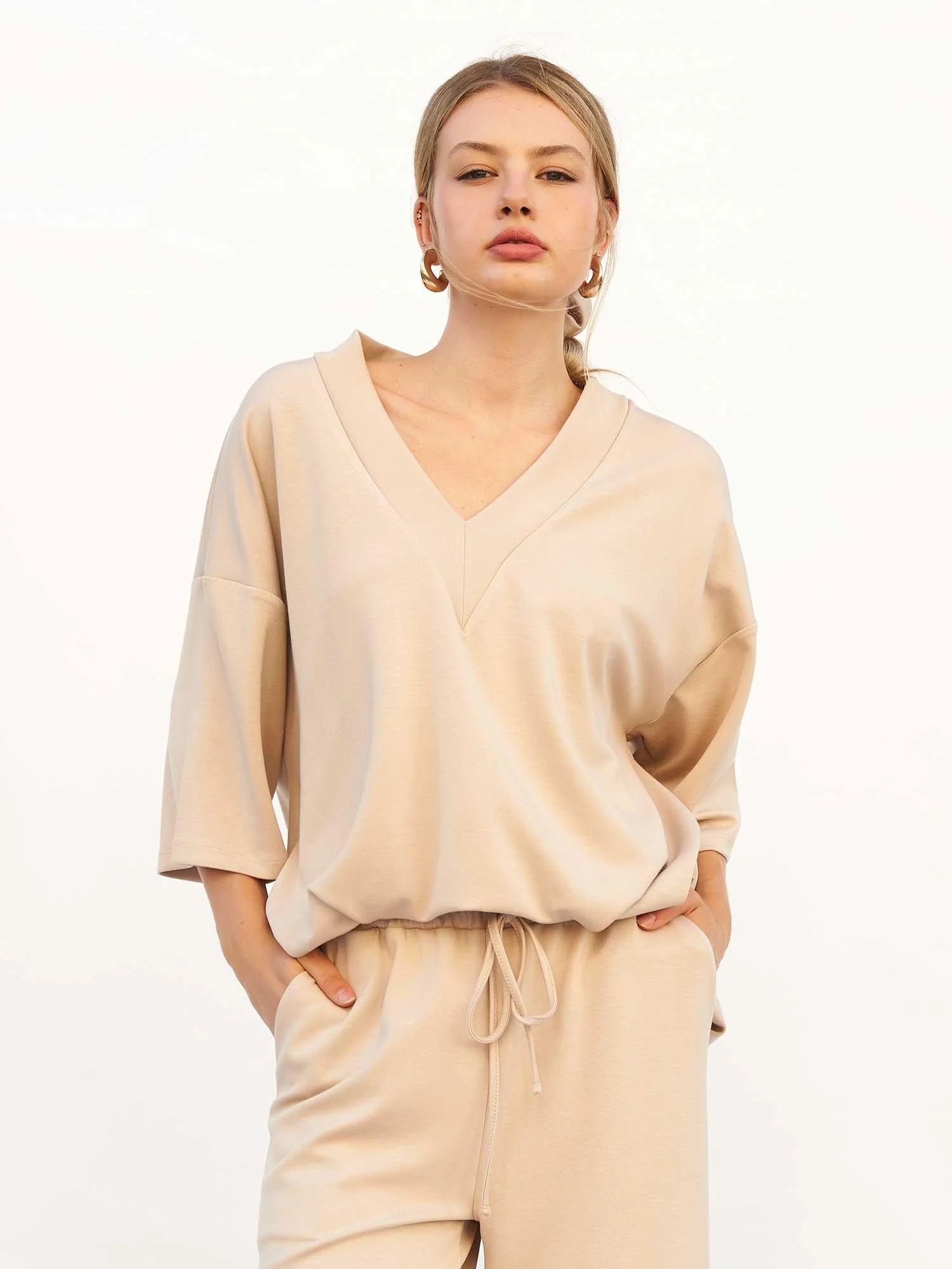 Beige V-Neck Knit Lounge Set with Sweatshirt and Trousers - Lefon - by Peralane