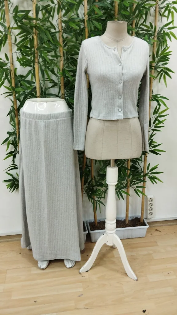 Women's Grey Knit Co-ord Set: Cropped Cardigan and High-Waist Midi Skirt - Janes - by Peralane - photo 6