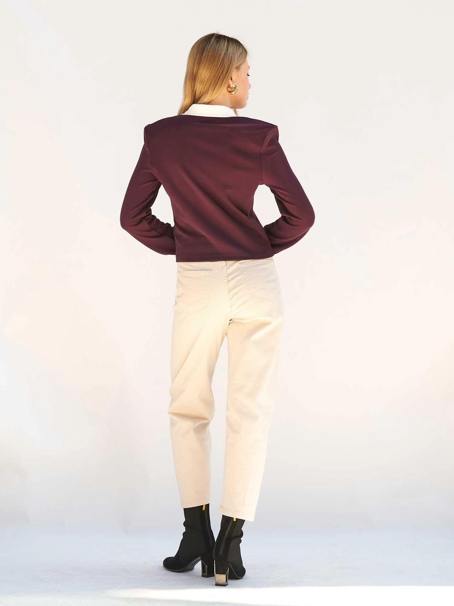 Long-Sleeved Collared Knit Blouse in Deep Plum - Lefon - by Peralane - photo 10