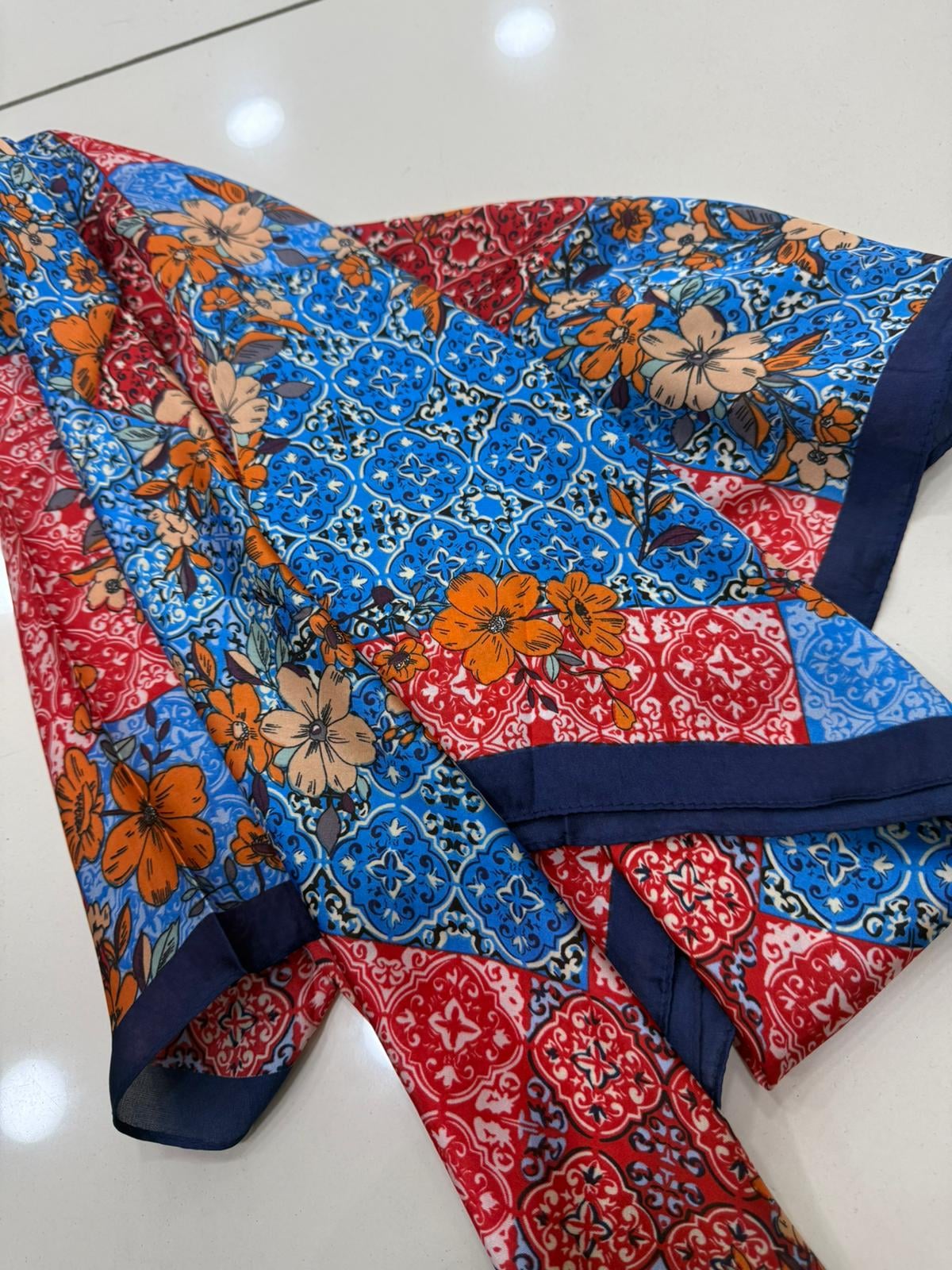 Floral Print Navy Blue Reversible Bandana Scarf 90x90 cm - Nesvay - by Peralane - photo 3