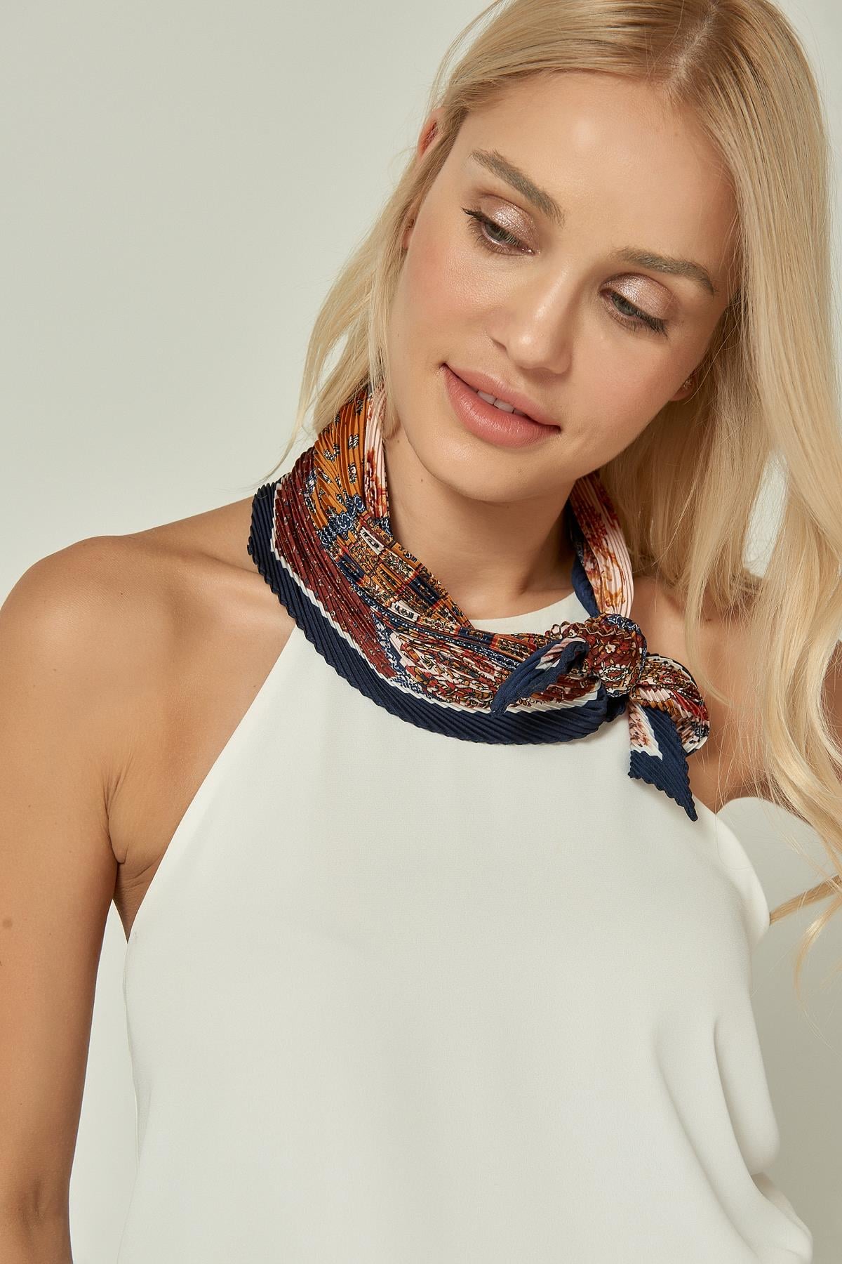 Navy Pleated Satin Bandana Scarf with Paisley Print 50x50 cm - Nesvay - by Peralane - photo 3