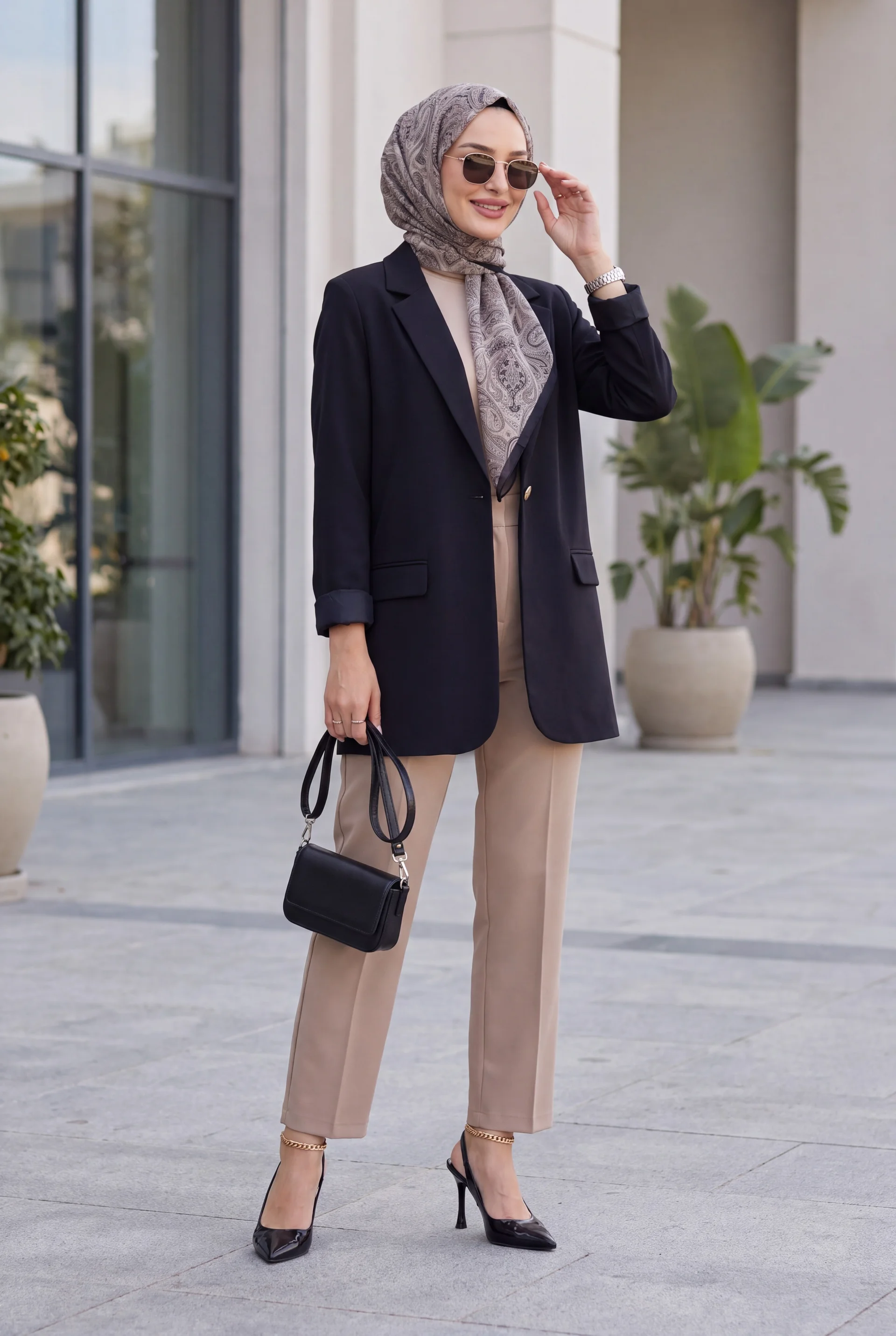 Black Single-Breasted Blazer with Flap Pockets - Podyumplus - by Peralane - photo 2