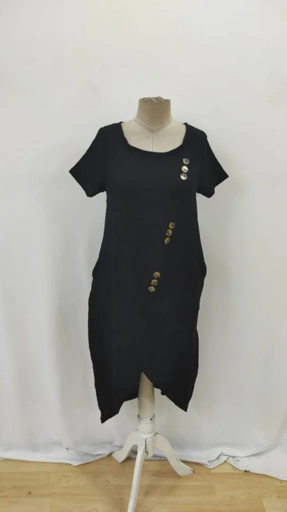 Women's Short-Sleeved Black Linen Dress with Wooden Button Detail - Janes - by Peralane - photo 7