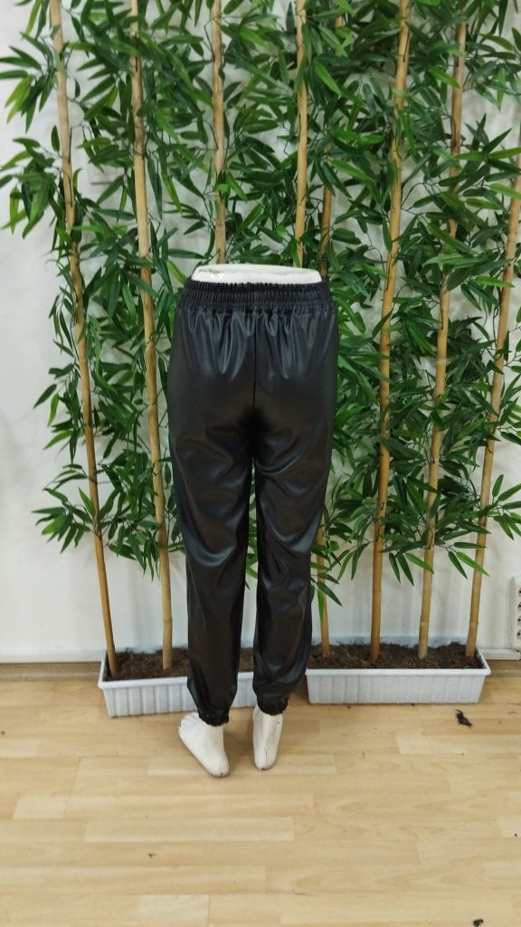 Women's Elasticated Waistband Faux Leather Trousers with Side Pockets - Janes - by Peralane - photo 6