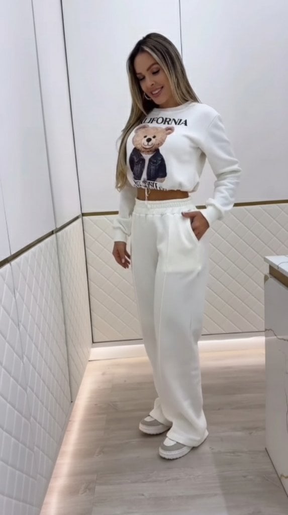 Women's Long-Sleeve Crew Neck Two-Piece Loungewear Set with Teddy Bear Graphic and Wide-Leg Trousers - Janes - by Peralane