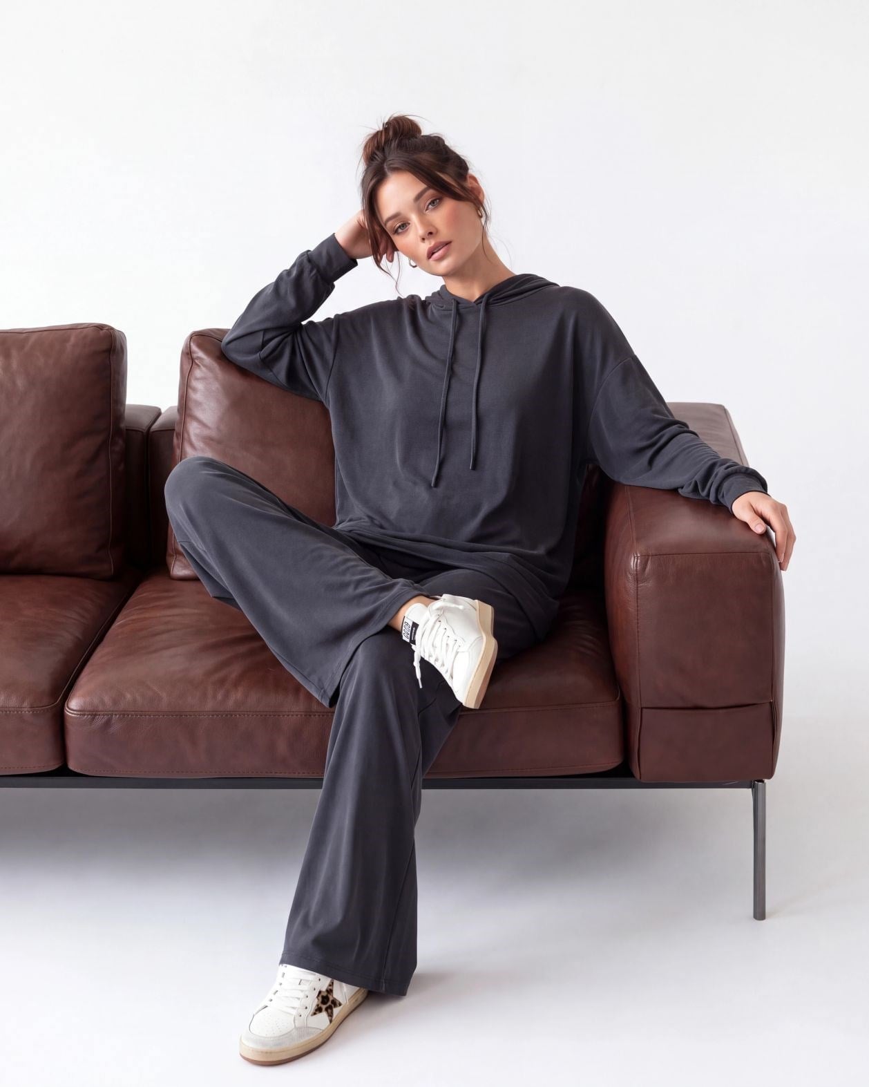 Women's Hooded Sweatshirt and Wide-Leg Trouser Lounge Set in Dark Grey - Fame - by Peralane - photo 4