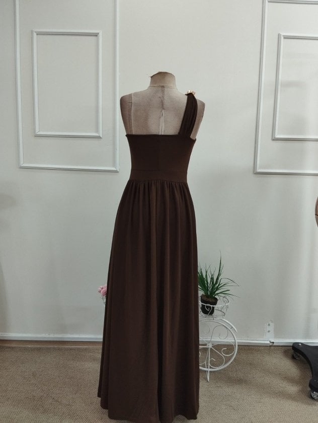 Women's One-Shoulder Maxi Dress with Gold-Tone Strap Detail and Side Slit - Janes - by Peralane - photo 8