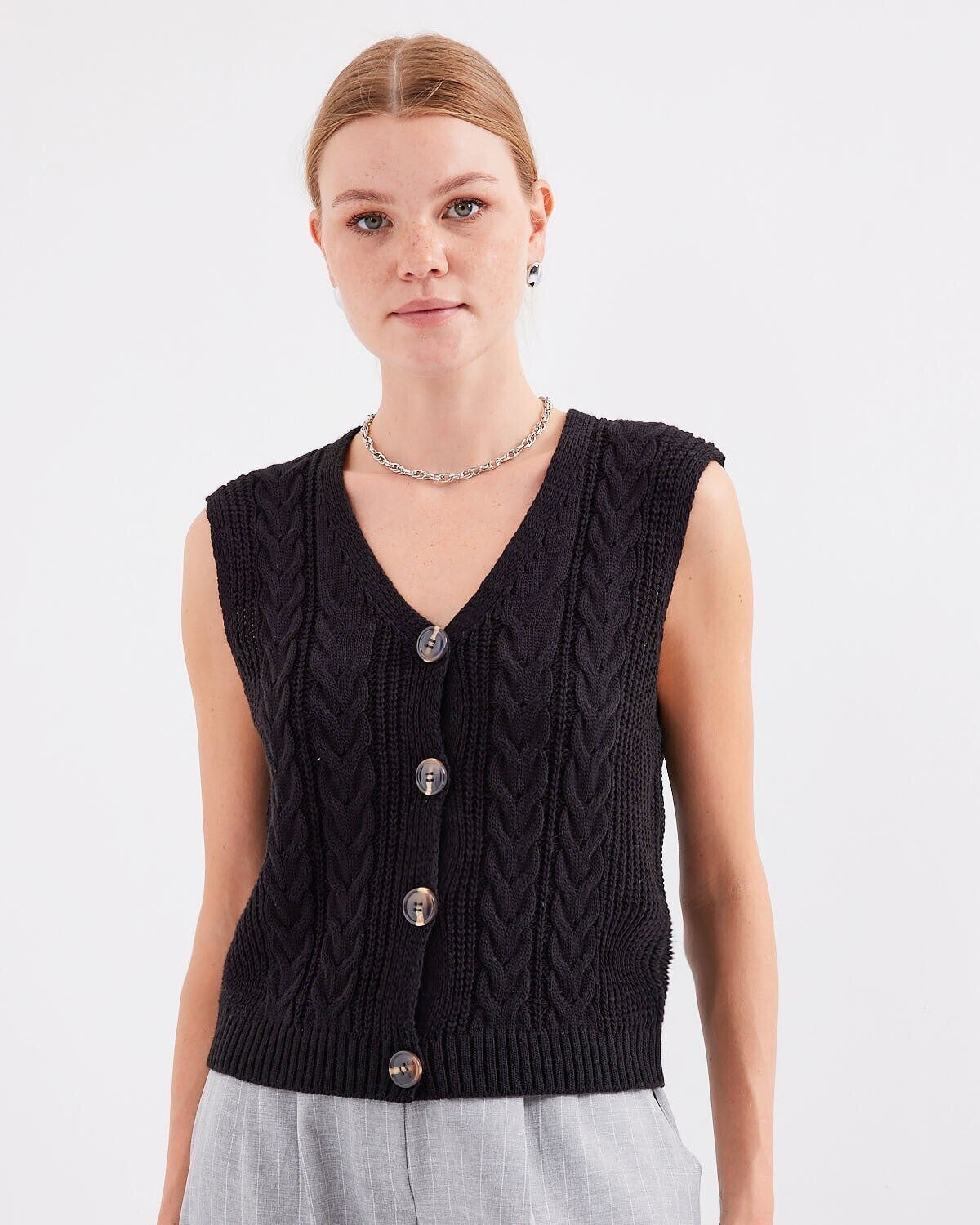 Black Buttoned Short Knitted Vest - Bigdart - by Peralane