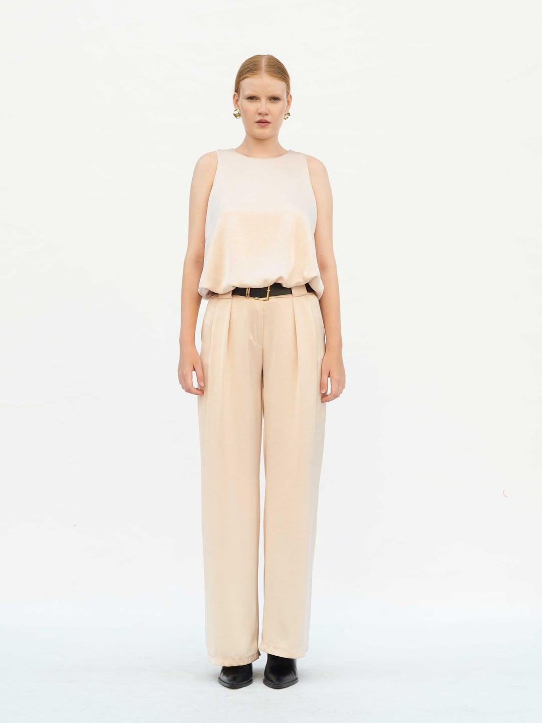 Sleeveless Satin Blouse with Round Neckline in Pale Peach - Lefon - by Peralane - photo 2