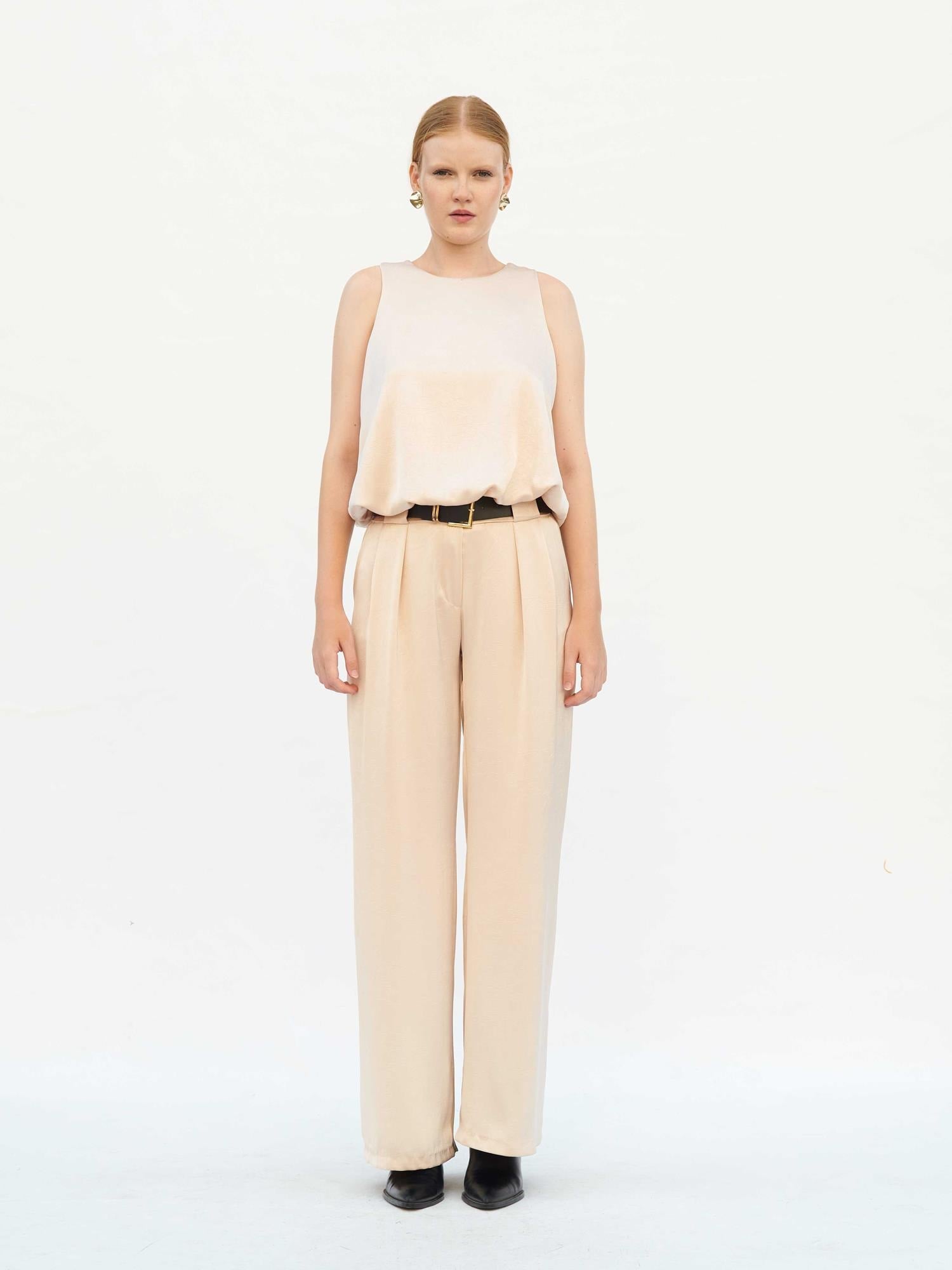 Sleeveless Satin Blouse with Round Neckline in Pale Peach - Lefon - by Peralane - photo 2