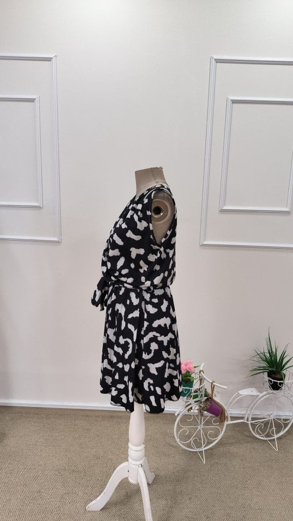 Women's Sleeveless Wrap Dress with Tie Waist and Animal Print - Janes - by Peralane - photo 6