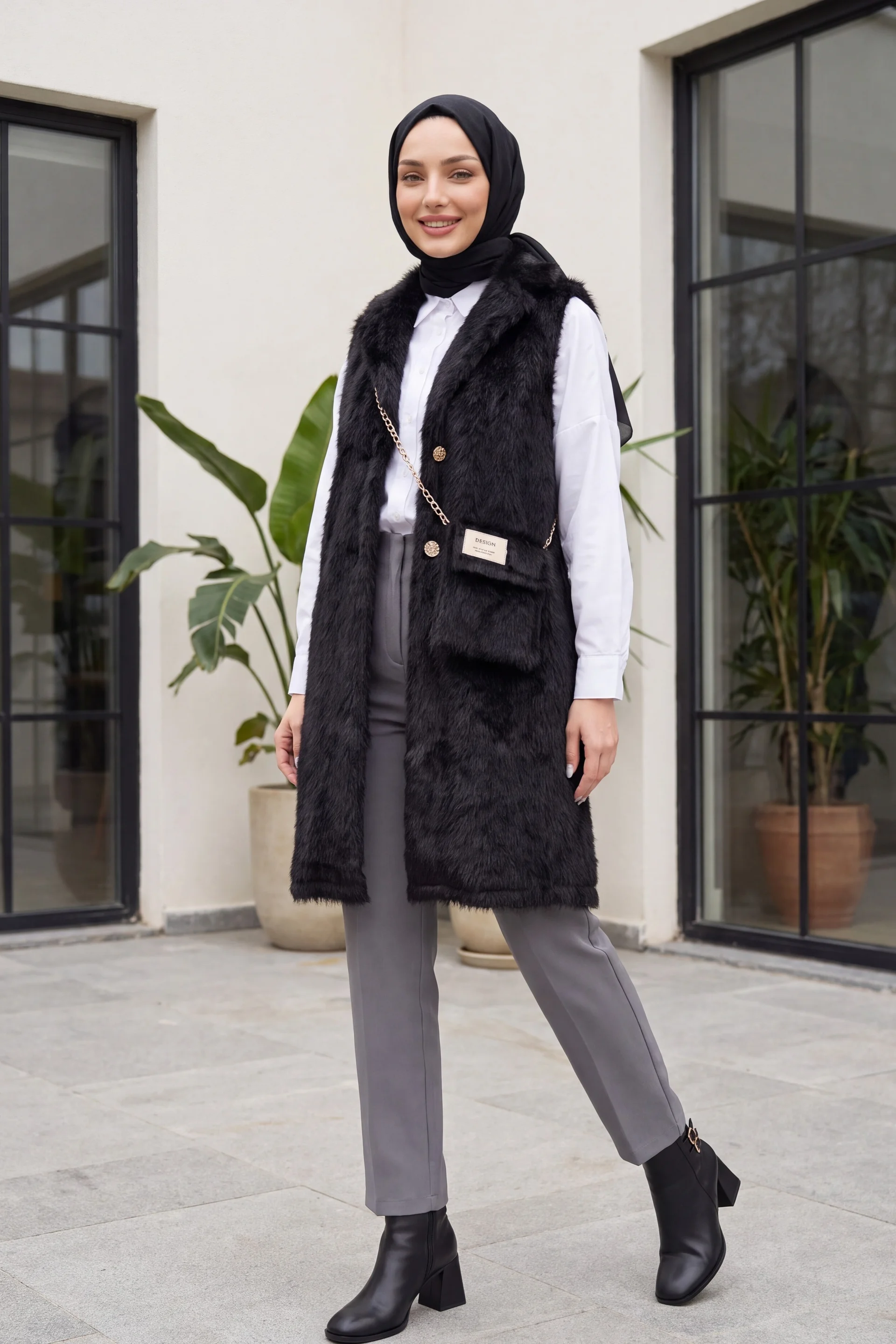 Black Faux Fur Vest with Bag Accessory - Araboy Cut - Podyumplus - by Peralane - photo 3