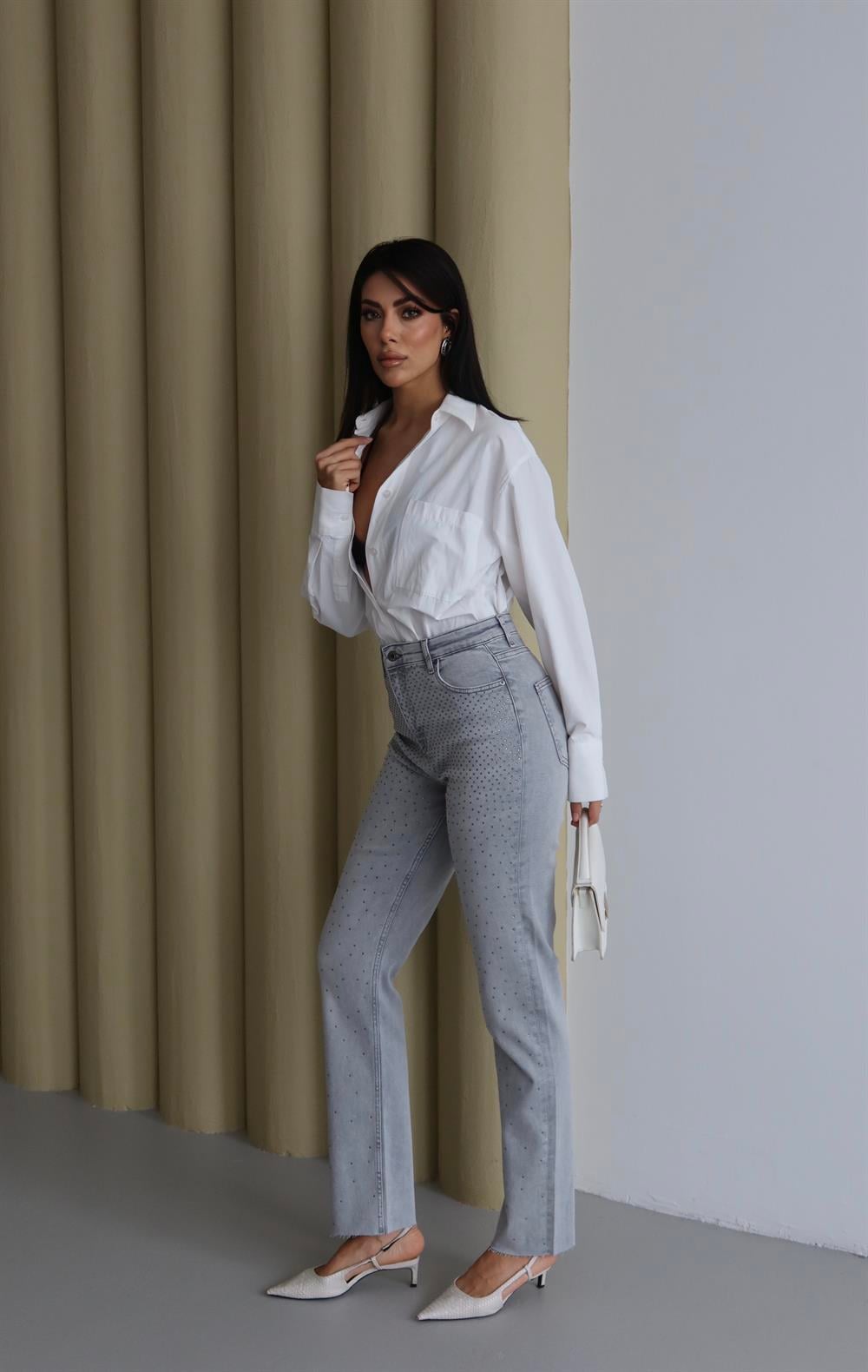 High-Waist Straight Leg Rhinestone Jeans in Light Grey - Lacarino Jeans - by Peralane - photo 3