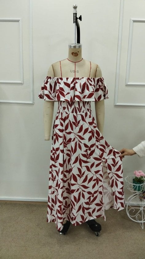 Women's Off-Shoulder Maxi Dress with Red Leaf Print - Janes - by Peralane - photo 4