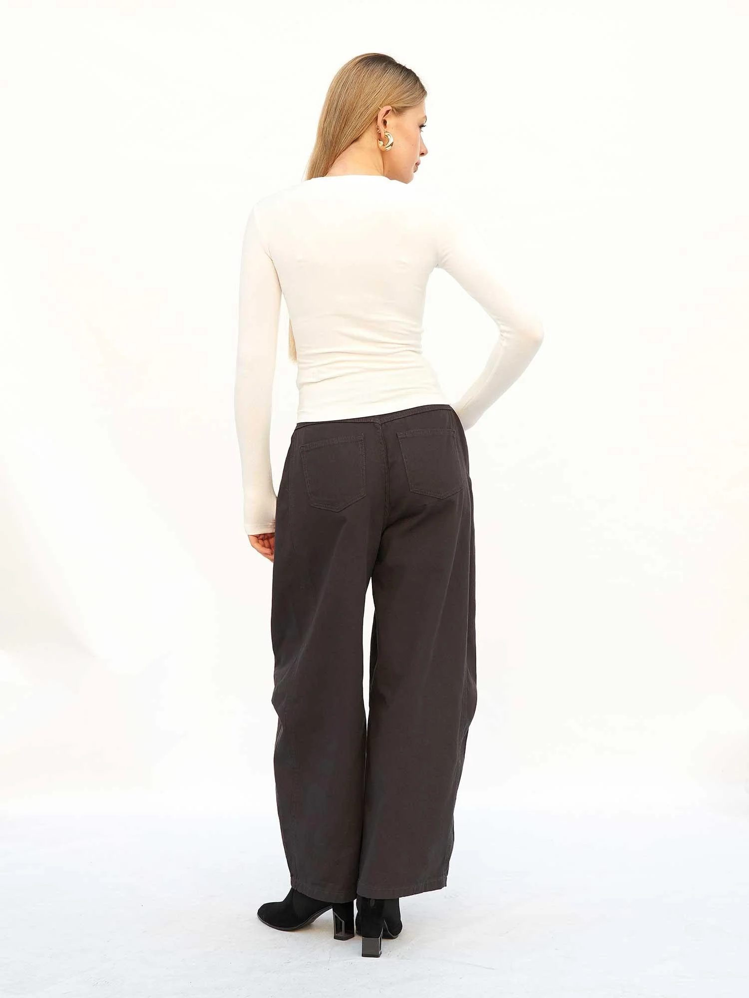 Long-Sleeve Ribbed Knit T-Shirt with Thumbholes - Ecru - Lefon - by Peralane - photo 3