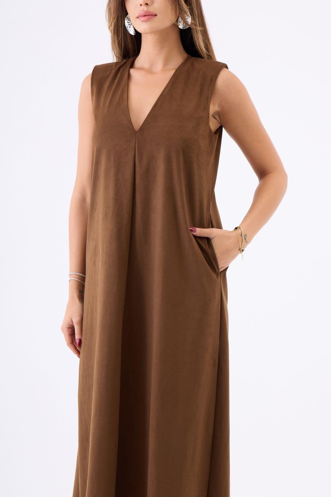 Sleeveless Midi Dress in Camel Brown - Fame - by Peralane - photo 5