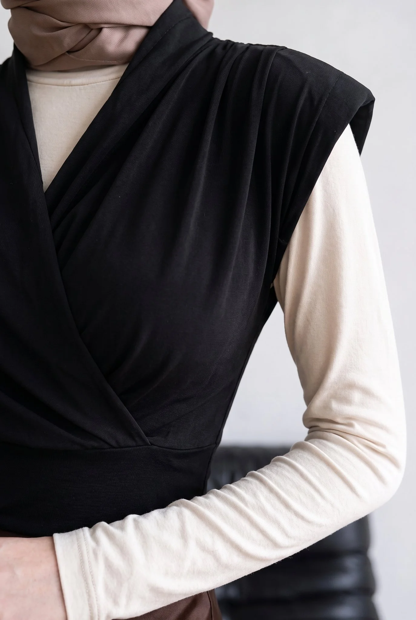 Sleeveless Padded Wrap Blouse with Long-Sleeved Tee - Black - Podyumplus - by Peralane - photo 3