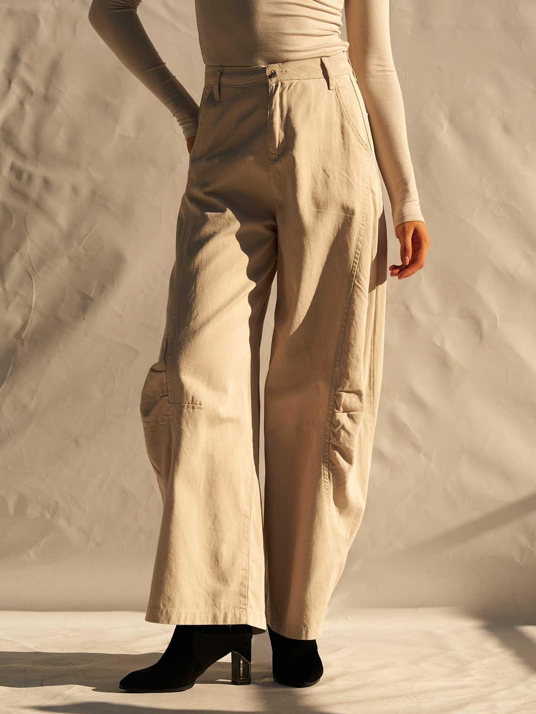 Barrel Cut Gabardine Trousers with Cargo Pockets - Beige - Lefon - by Peralane - photo 2