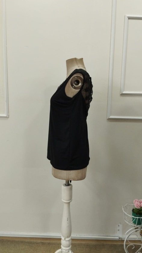 Women's Sleeveless V-Neck Lace-Trim Sandy Blouse with Back Lacing - Janes - by Peralane - photo 6