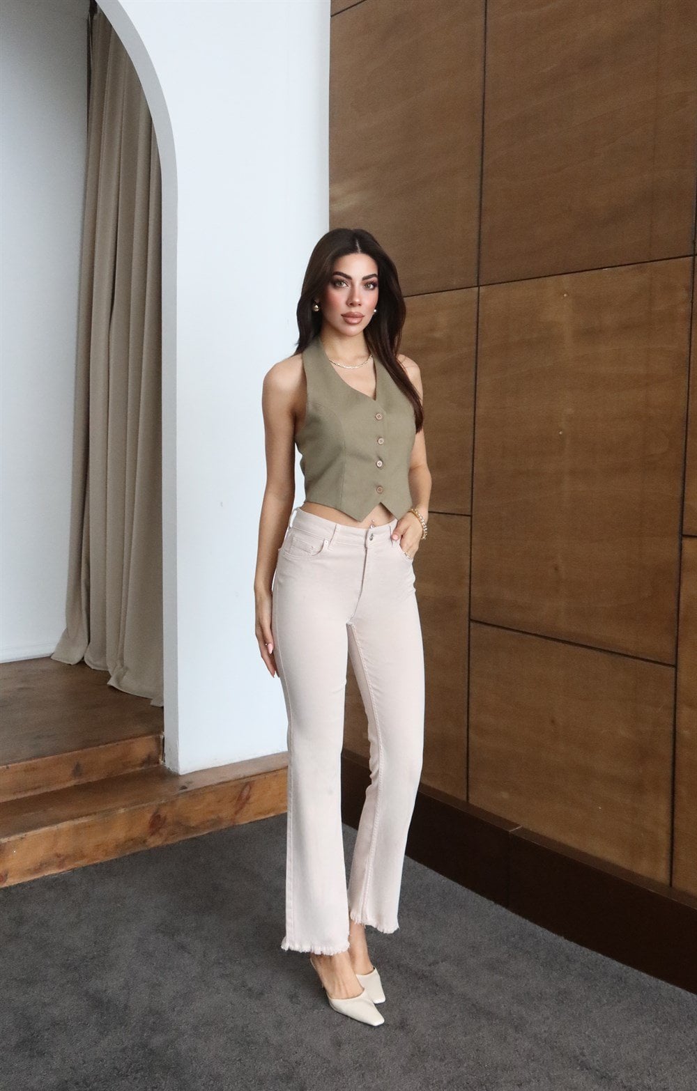 High Waist Frayed Hem Beige Jean Trousers with Olive Vest Set - Lacarino Jeans - by Peralane - photo 4