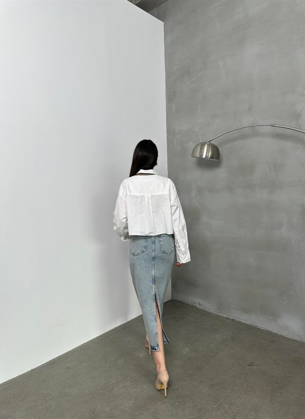 Light Wash Denim Maxi Skirt with Drawstring Waist and Front Slit - Lacarino Jeans - by Peralane - photo 3