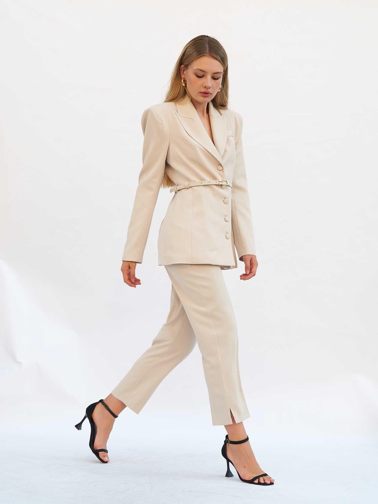 High-Waist Slit Detail Carrot Trousers in Beige - Lefon - by Peralane - photo 4