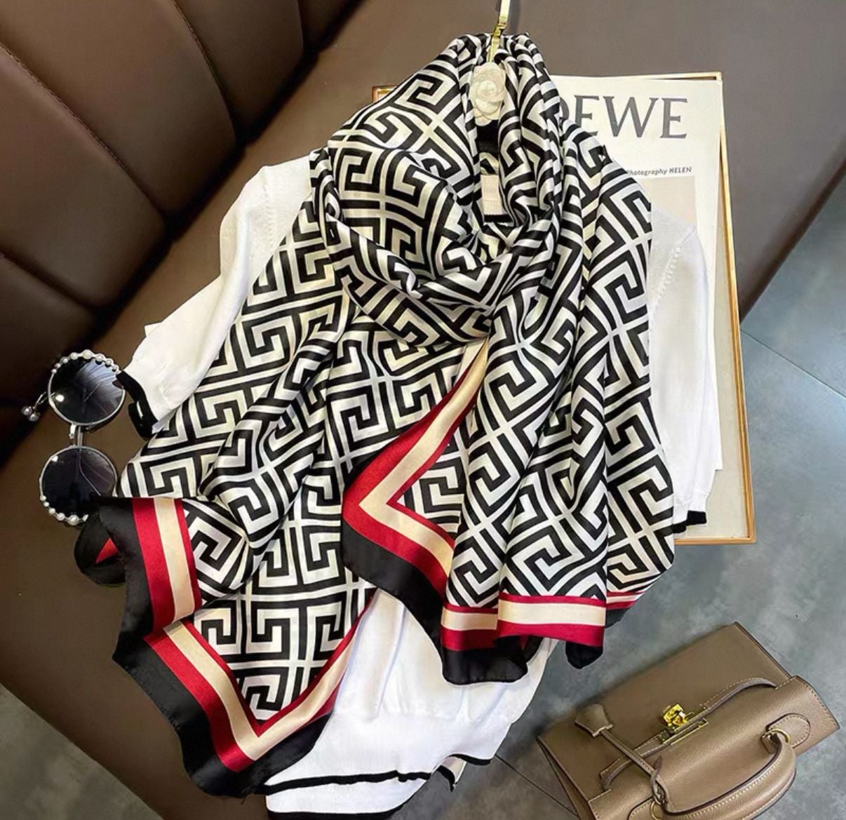 Women's Patterned Black and Red Scarf 90x180 cm - Nesvay - by Peralane - photo 2