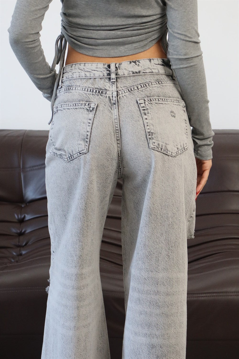 Low-Rise Wide Leg Distressed Grey Denim Trousers with Tie Waist - Lacarino Jeans - by Peralane - photo 5