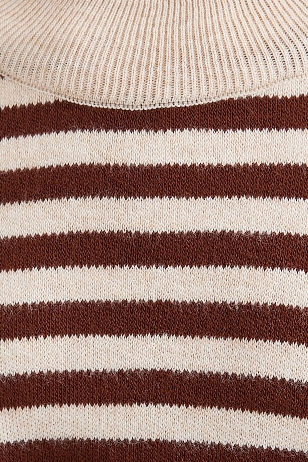Oversize Side-Slit Poncho Sweater in Beige - Bigdart - by Peralane - photo 6