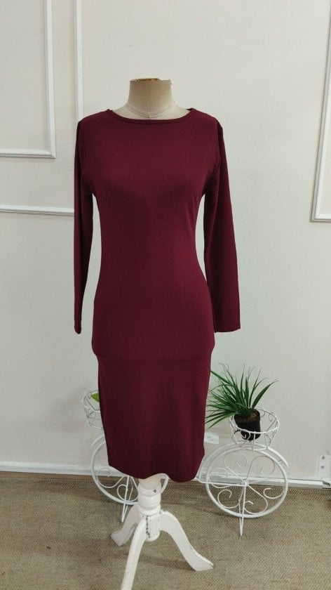Women's Long Sleeve Mididress with Lace Back Detail in Deep Red - Janes - by Peralane - photo 5