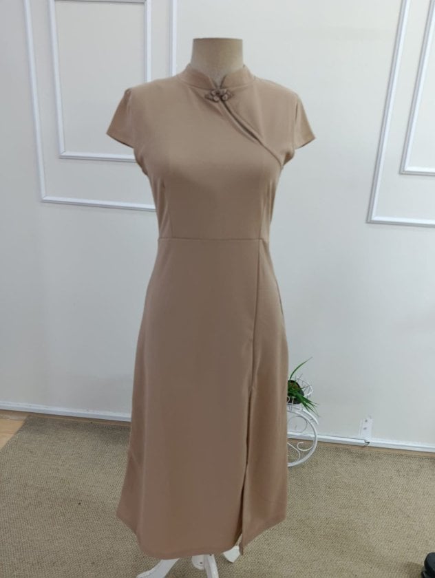 Women's Beige Mandarin Collar Short Sleeve Midi Crepe Dress with Slit - Janes - by Peralane - photo 4