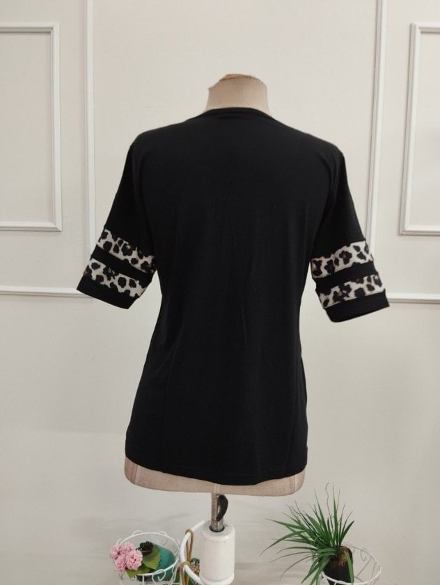 Women's Short-Sleeve V-Neck Leopard Print Viscose Blouse - Janes - by Peralane - photo 6