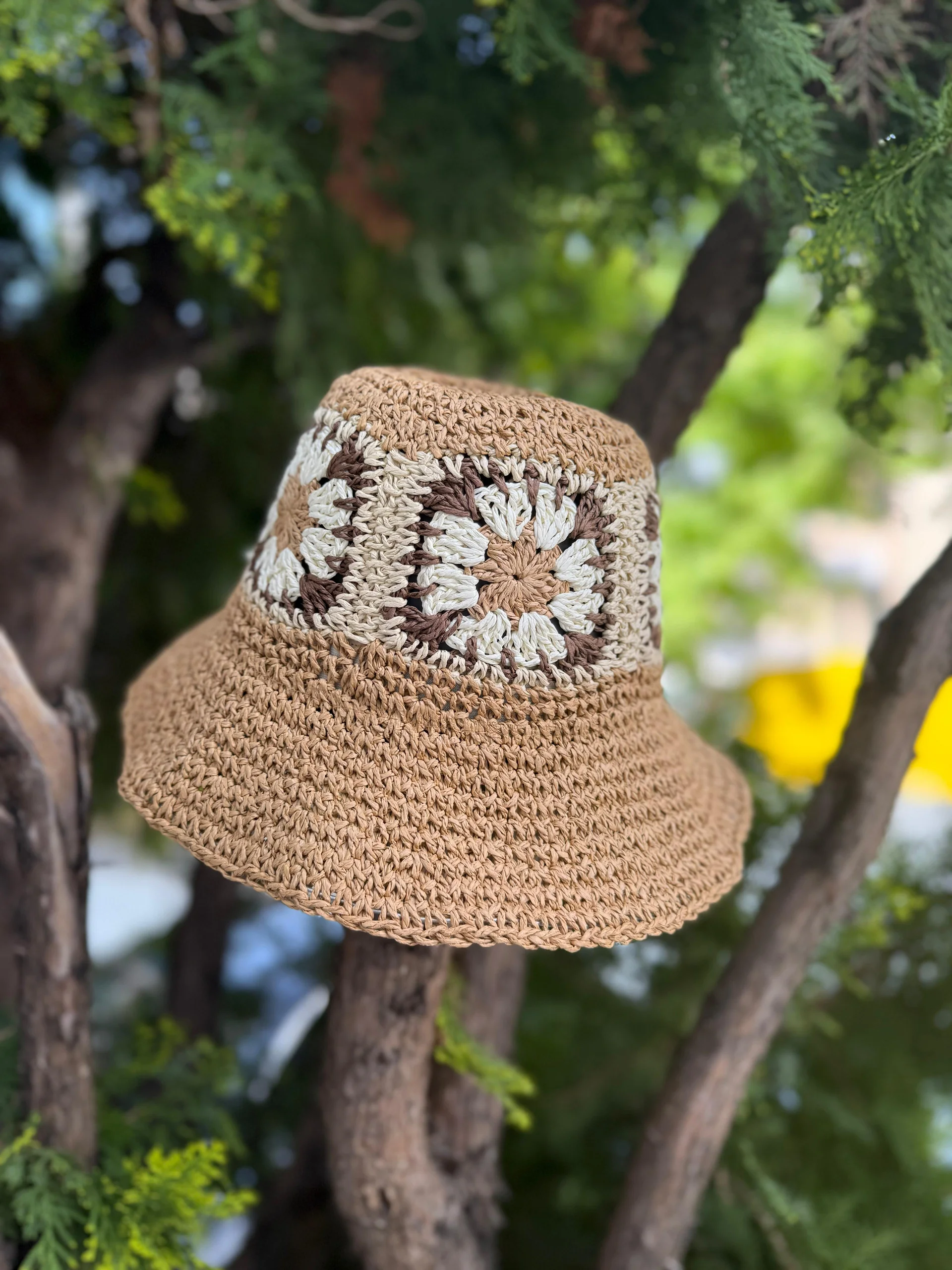 Handwoven Camel Raffia Hat with Crochet Floral Motifs - Nesvay - by Peralane
