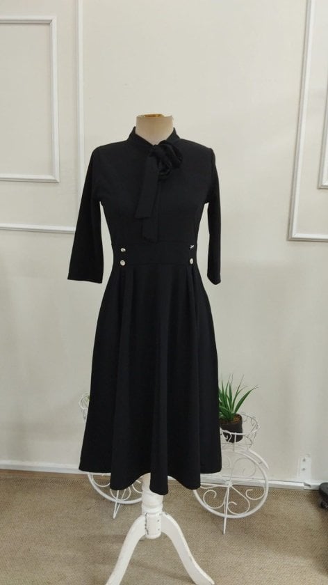 Women's Black Crepe Midi Dress with Bow Neckline and Buttons - Janes - by Peralane - photo 6