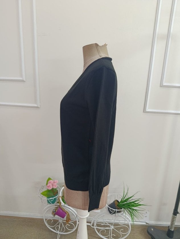 Women's Long-Sleeved V-Neck Knit Blouse - Janes - by Peralane - photo 5