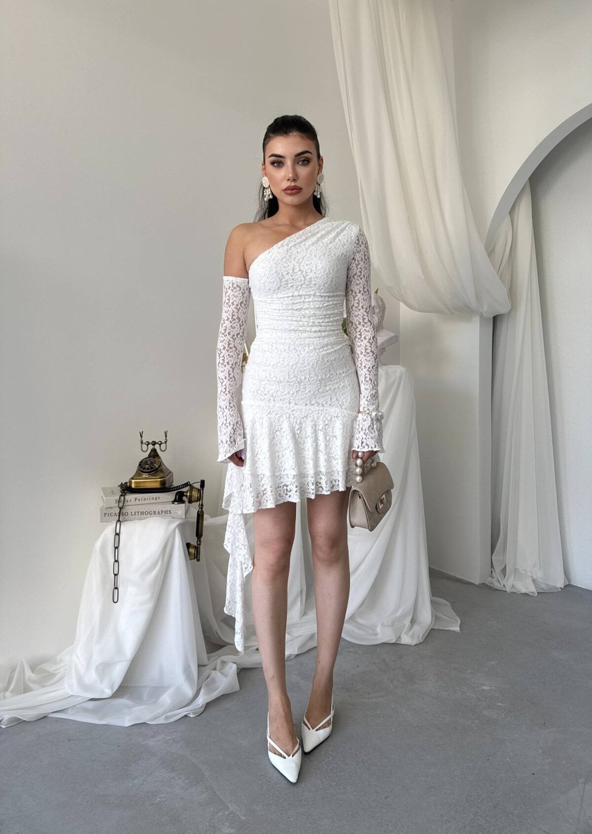 Ekru One-Shoulder Long-Sleeved Lace Dress with Train - Etika - by Peralane - photo 3