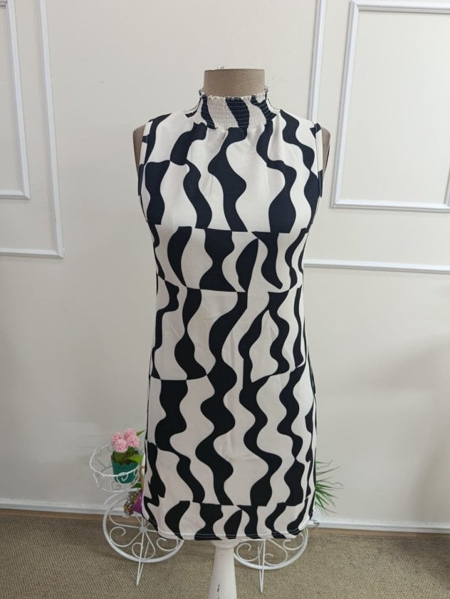 Women's Sleeveless Smocked Neck Mini Dress with Abstract Print - Janes - by Peralane - photo 4