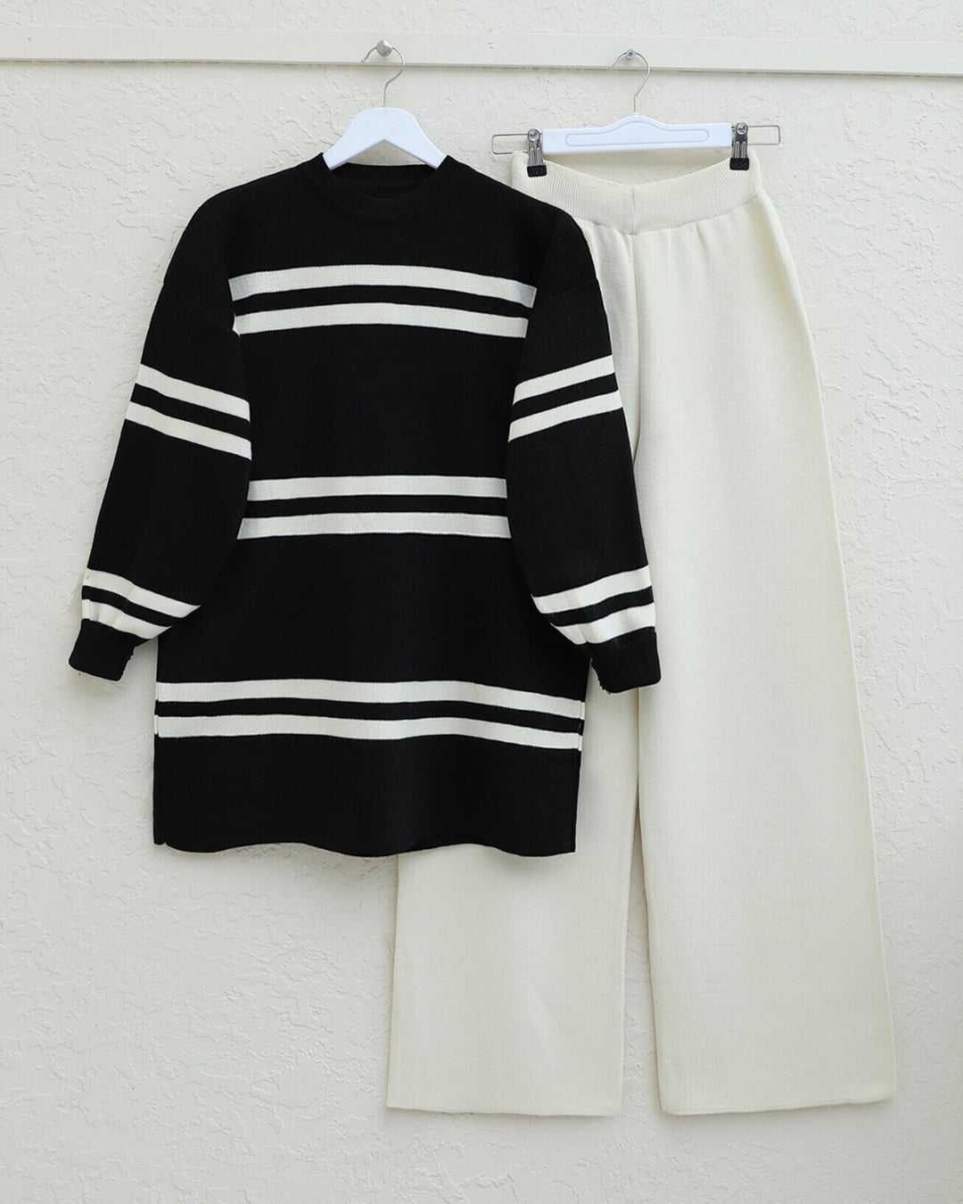 Round Neck Balloon Sleeve Knit Co-ord Set - Black - Podyumplus - by Peralane - photo 2