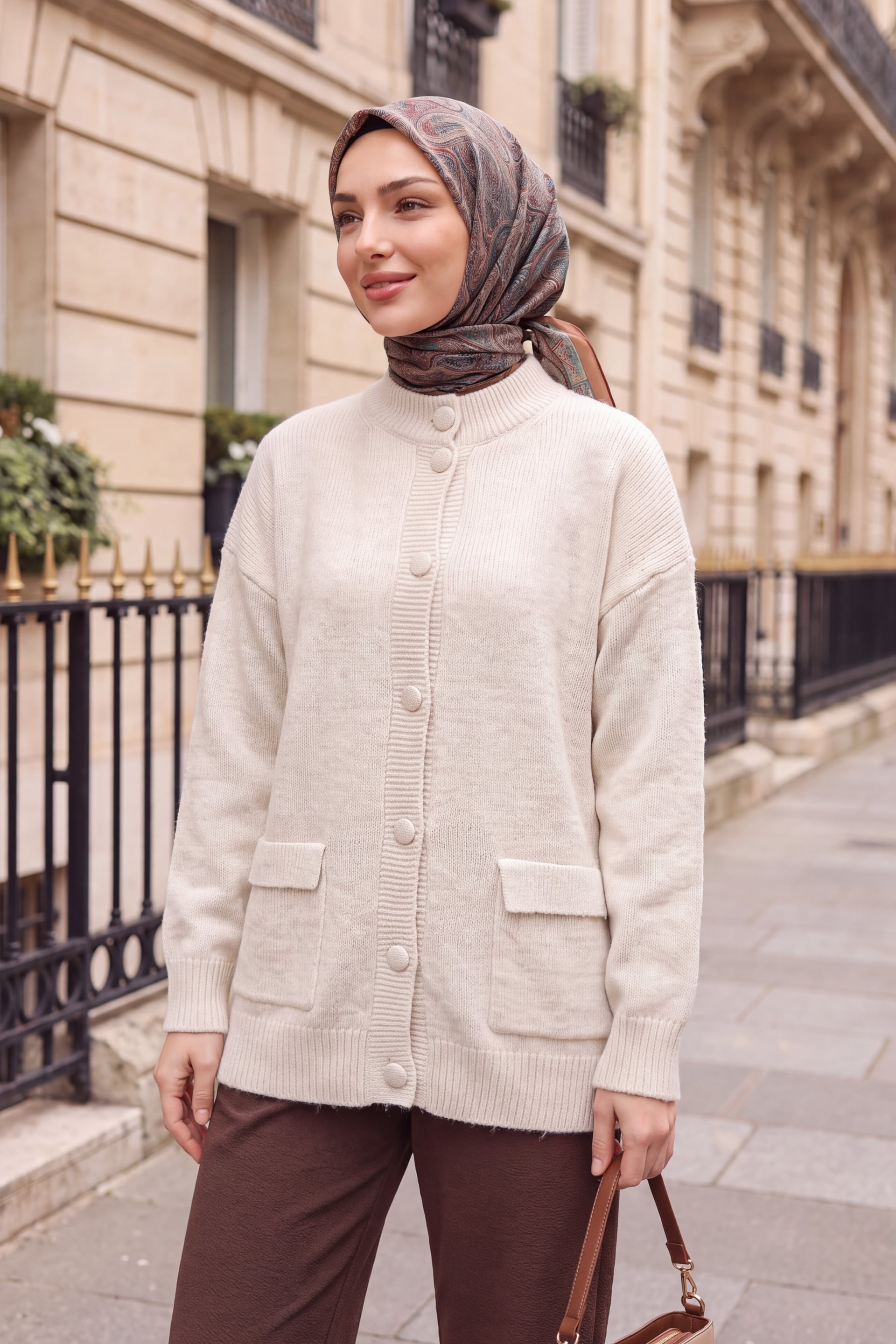 Cream Crew Neck Button-Front Knit Cardigan with Pockets - Podyumplus - by Peralane