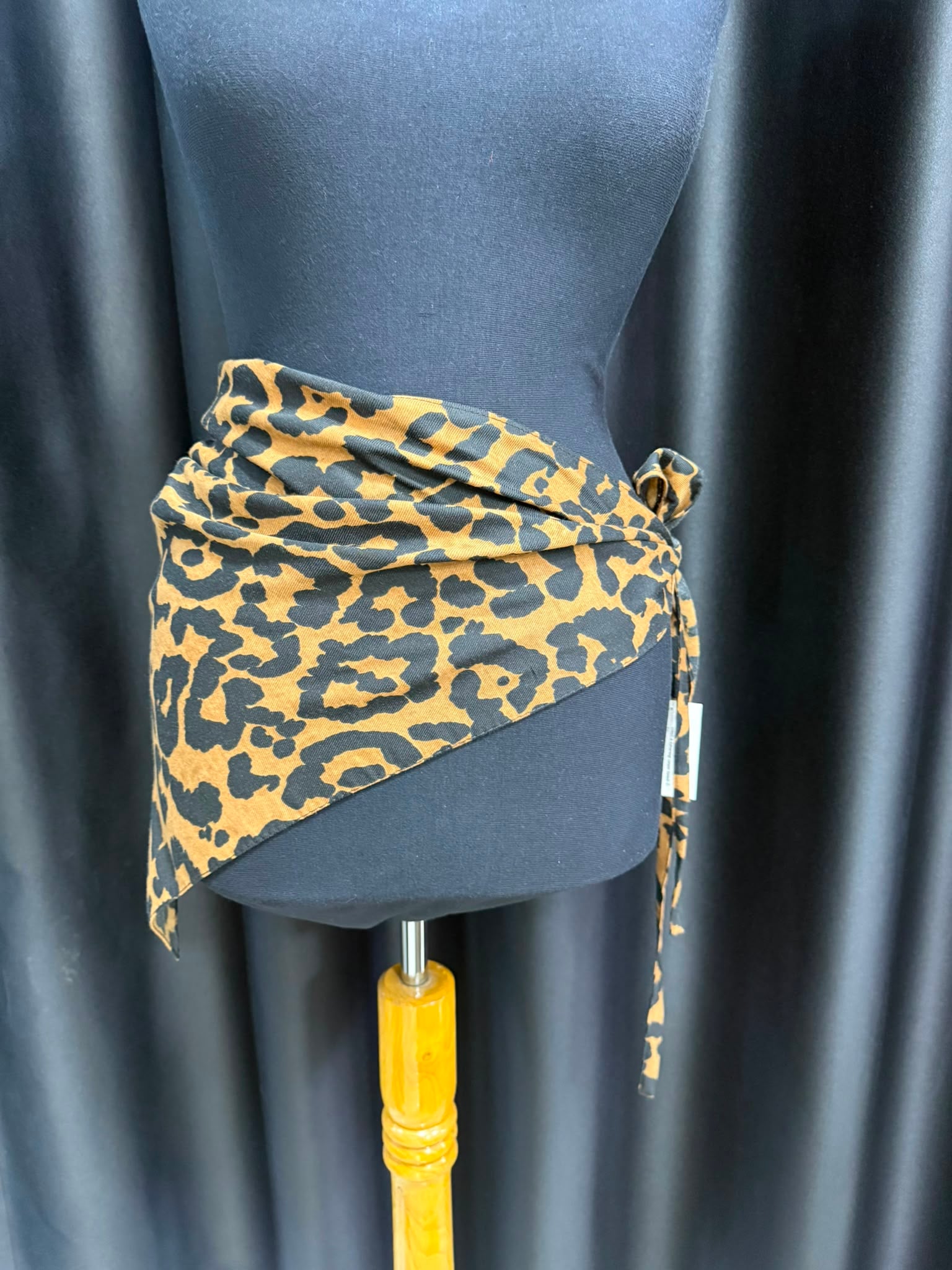 Brown Leopard Print Triangle Scarf - Nesvay - by Peralane - photo 4
