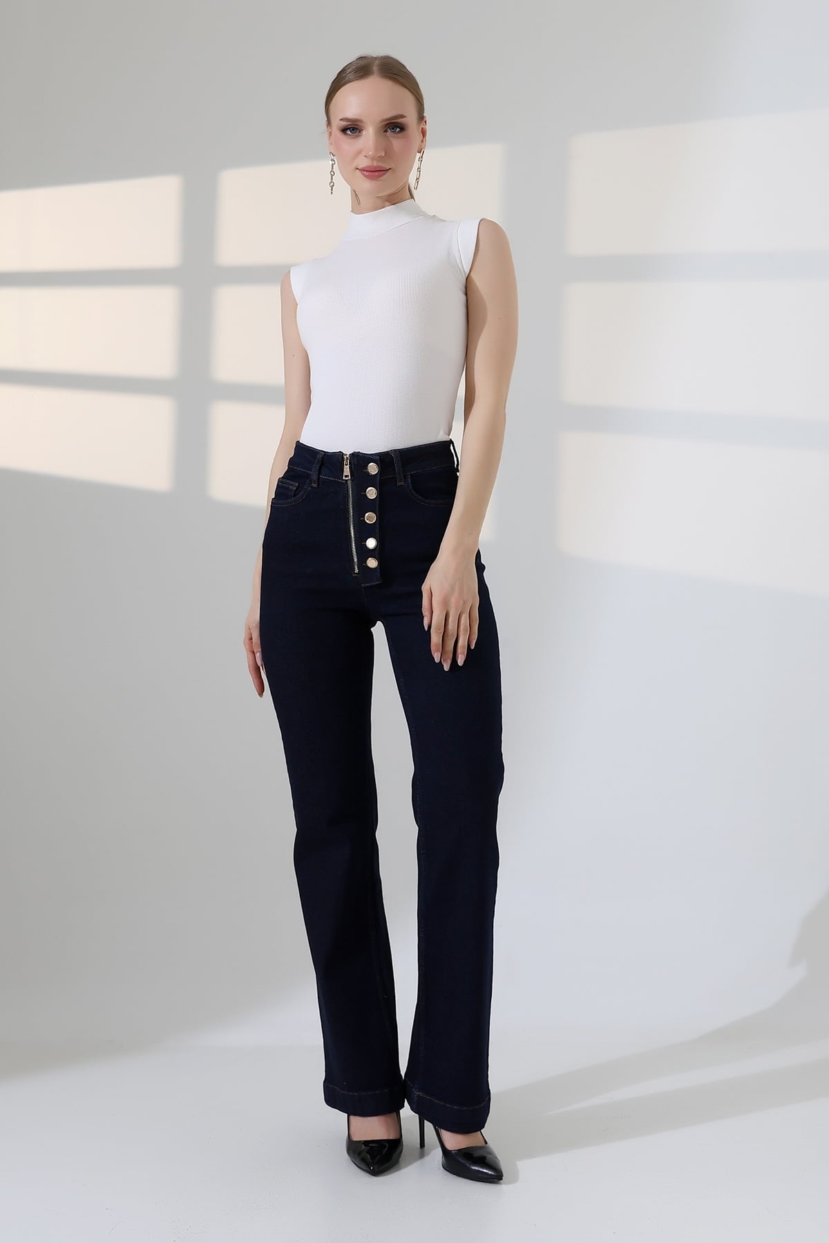 High Waist Straight-Leg Denim Trousers with Button and Zip Closure - Dark Navy - Xlove - by Peralane
