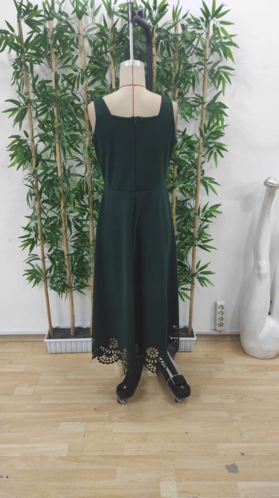 Women's Sleeveless Square Neck Laser-Cut Floral Dress in Dark Green - Janes - by Peralane - photo 5