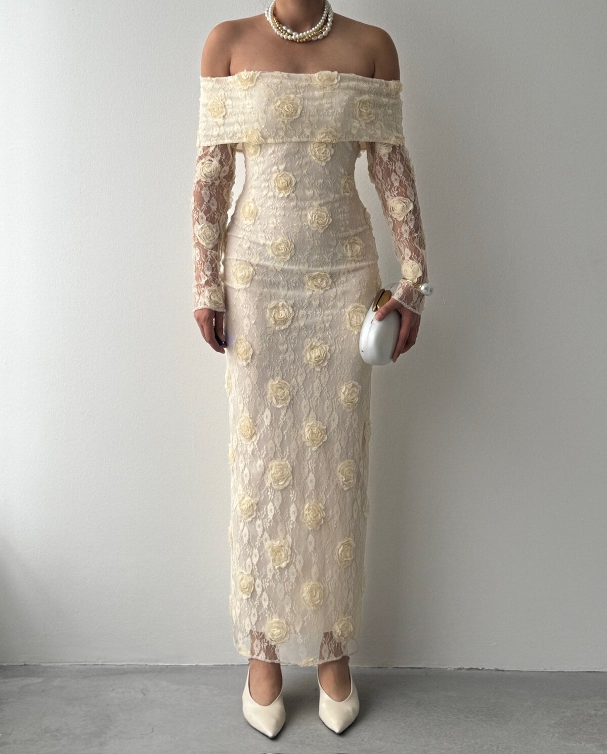 Beige Off-Shoulder Lace Dress with Floral Appliques - Etika - by Peralane - photo 2