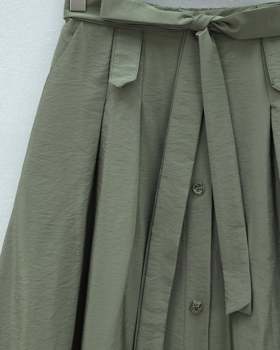 Button-Front Drawstring Parachute Skirt in Khaki - Podyumplus - by Peralane - photo 6
