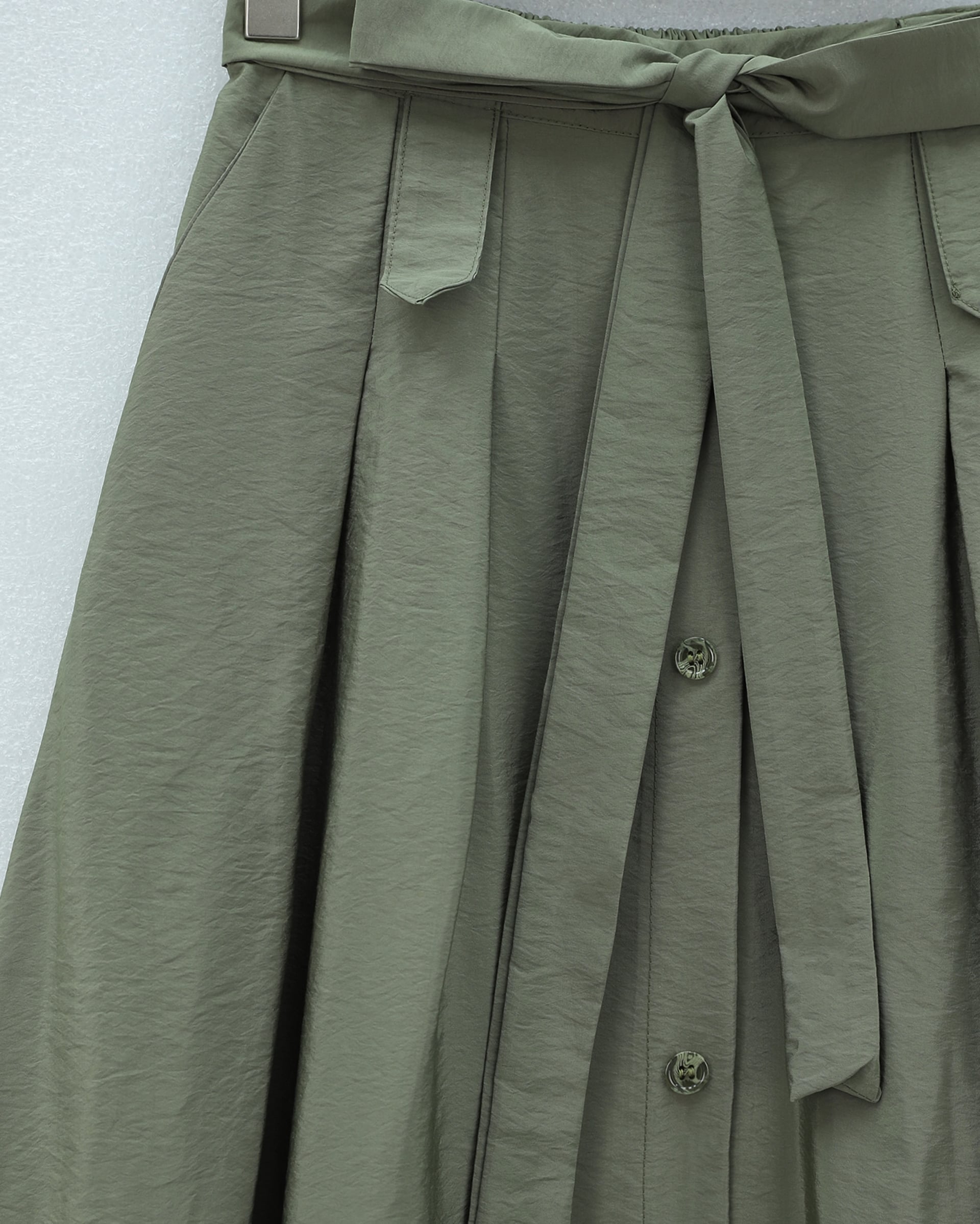 Button-Front Drawstring Parachute Skirt in Khaki - Podyumplus - by Peralane - photo 6