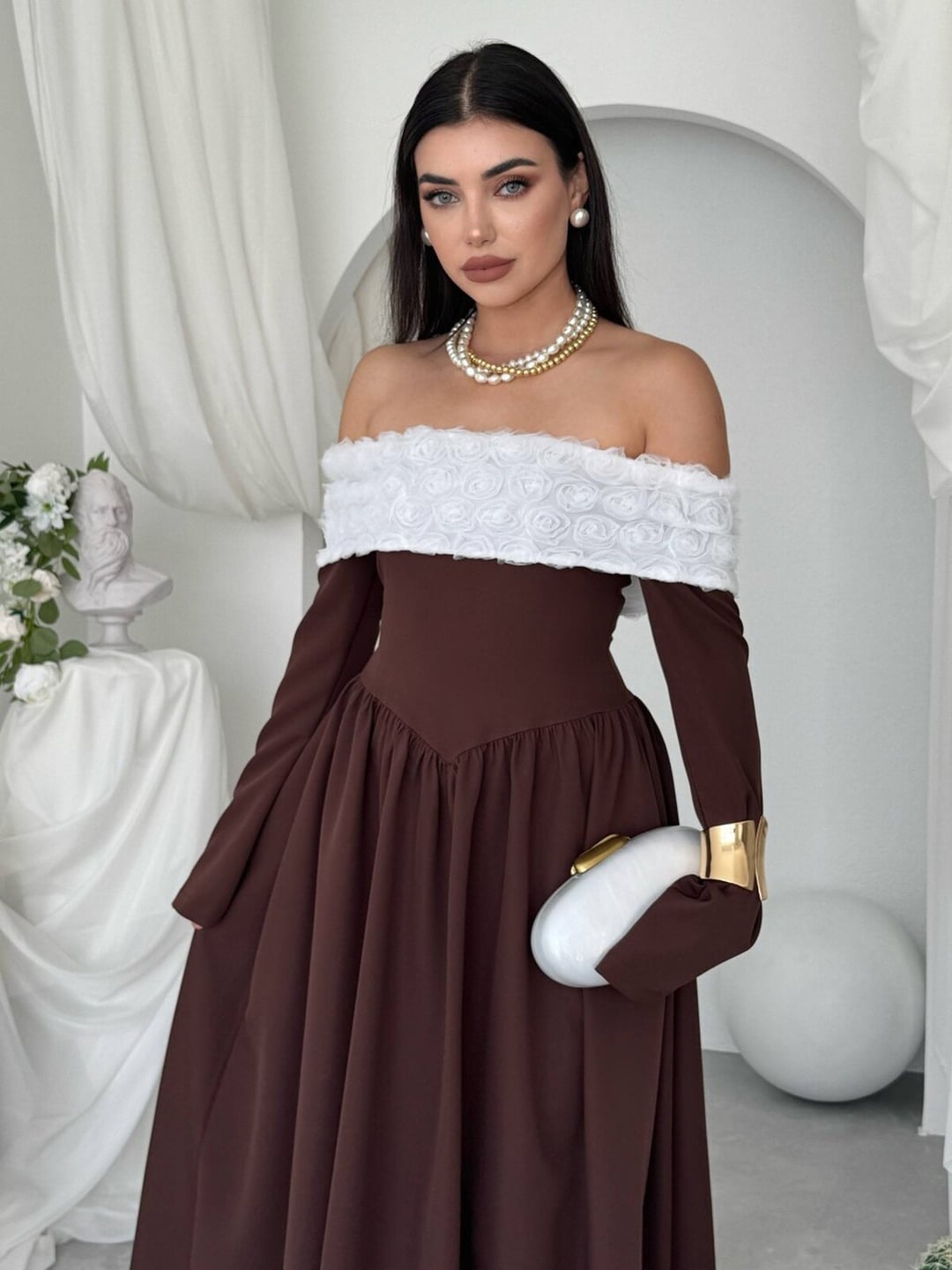 Off-Shoulder Long-Sleeve Dress in Dark Brown with Rose Pattern - Etika - by Peralane - photo 7