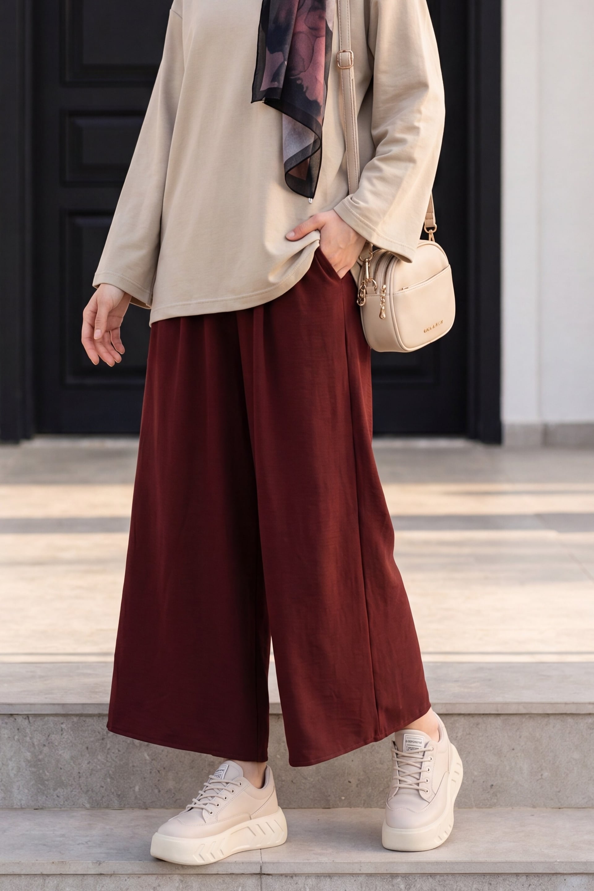 High-Waisted Wide-Leg Culotte Trousers with Elastic Waist and Pockets - Maroon - Podyumplus - by Peralane
