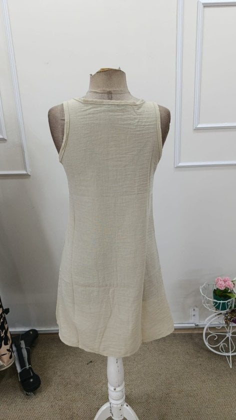 Women's Sleeveless Round Neck Button Front Pocket Detail Short Dress - Janes - by Peralane - photo 5