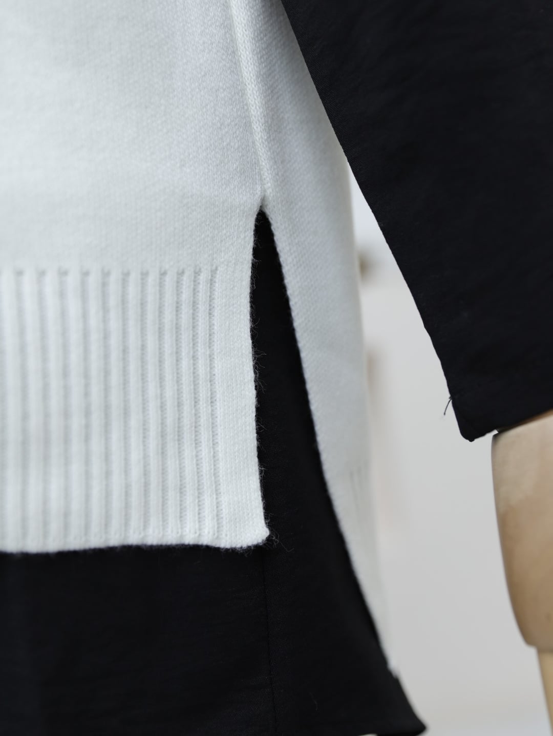 V-Neck Hi-Lo Slit Sweater - Ecru - Podyumplus - by Peralane - photo 2