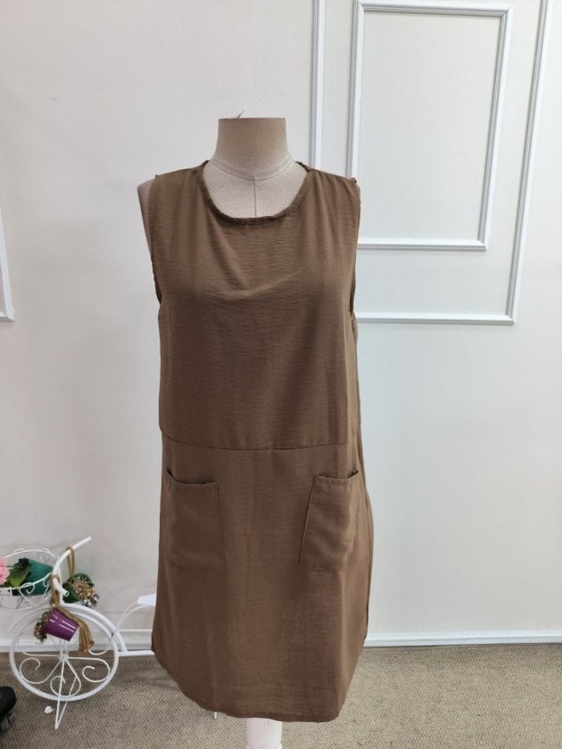 Women's Sleeveless Round-Neck Brown Jersey Dress with Pockets - Janes - by Peralane - photo 5